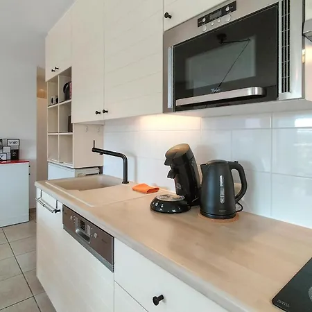 Apartamento Stunning In With Kitchen